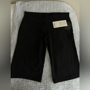 Lululemon clam diggers 2 sz 12 NWT